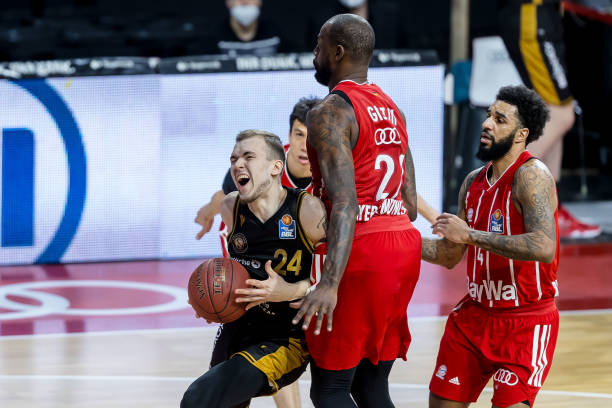 赛季首秀 赛季首秀