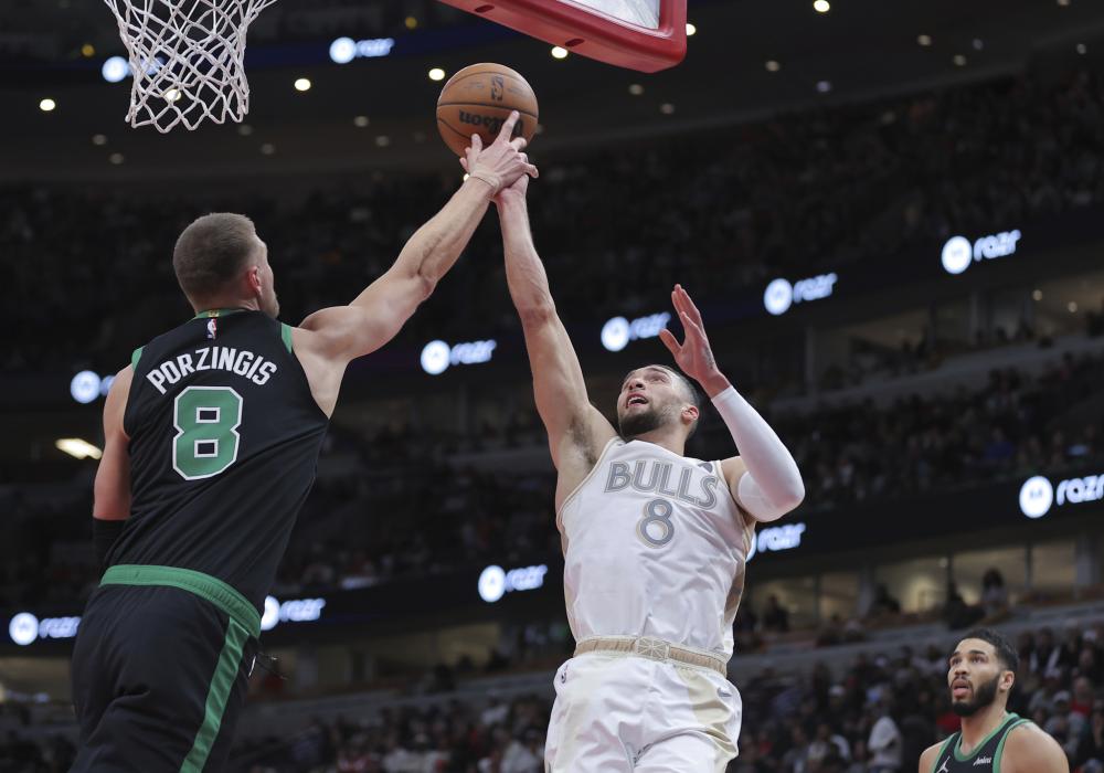 了众人瞩目 了众人瞩目